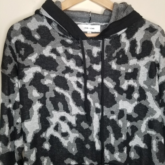 JOHN + JENN EVEREVE NWT Animal Camouflage Print Hoodie Sweater - Picture 3 of 9
